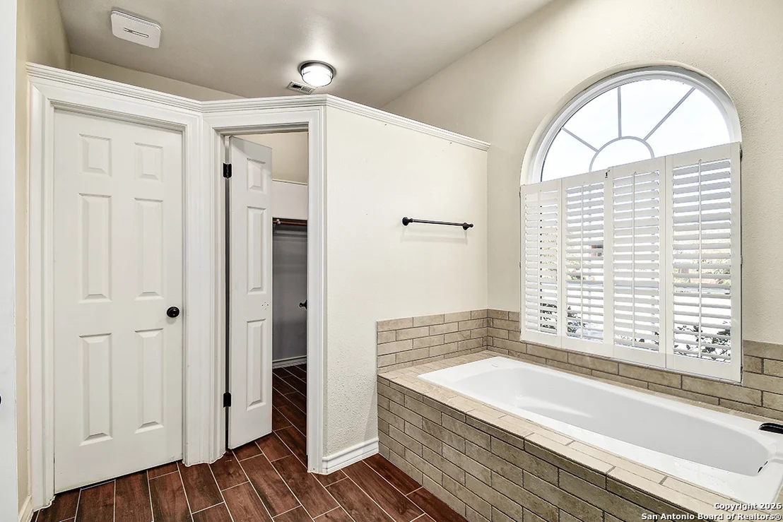 Photo of 2642 Rim Oak