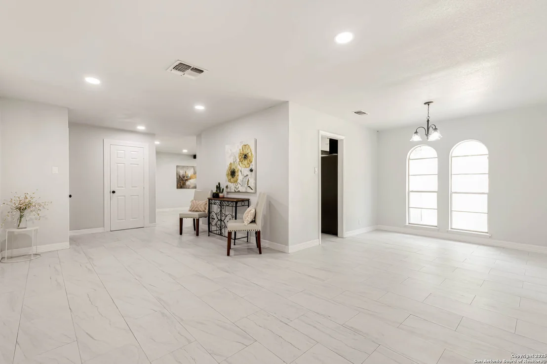 Photo of 6135 ROYAL PT