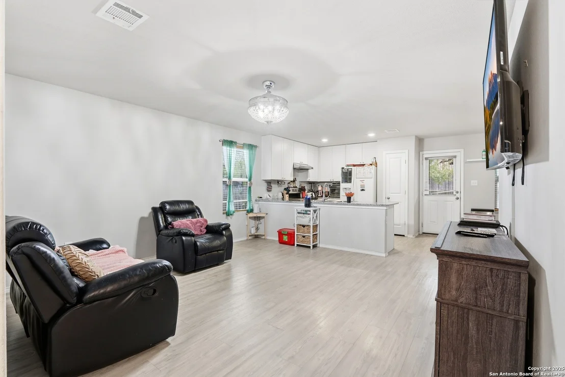 Photo of 5643 Vista Pont
