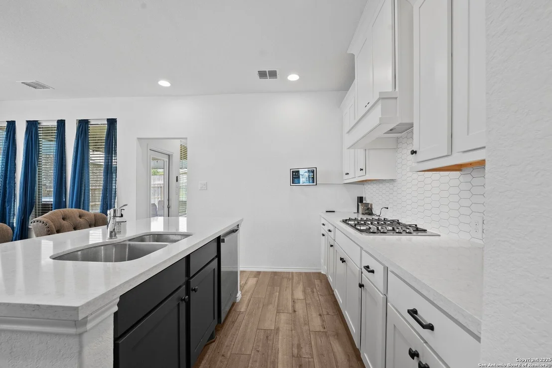 Photo of 2641 White Willow