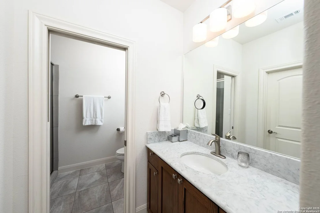 Photo of 6331 granada