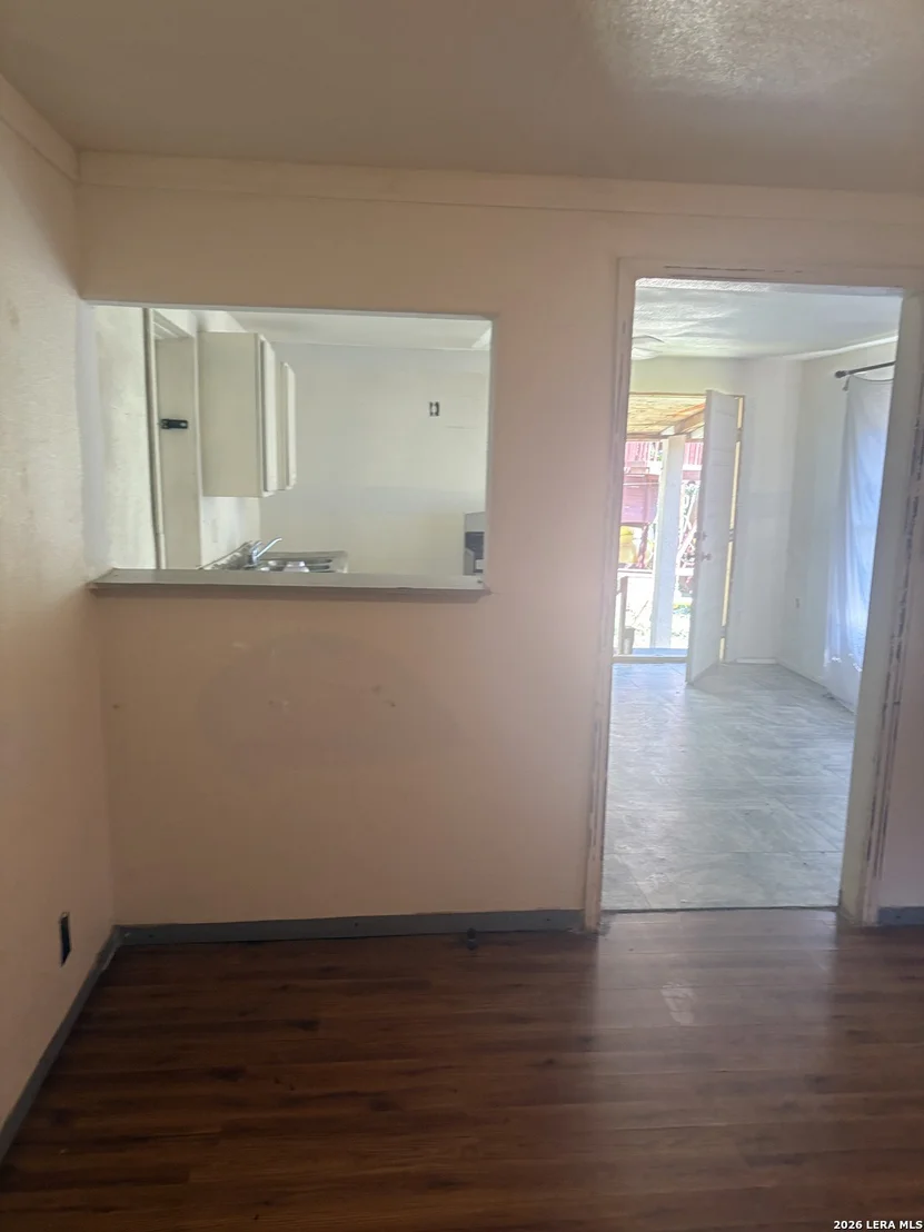 Photo of 1220 Romero