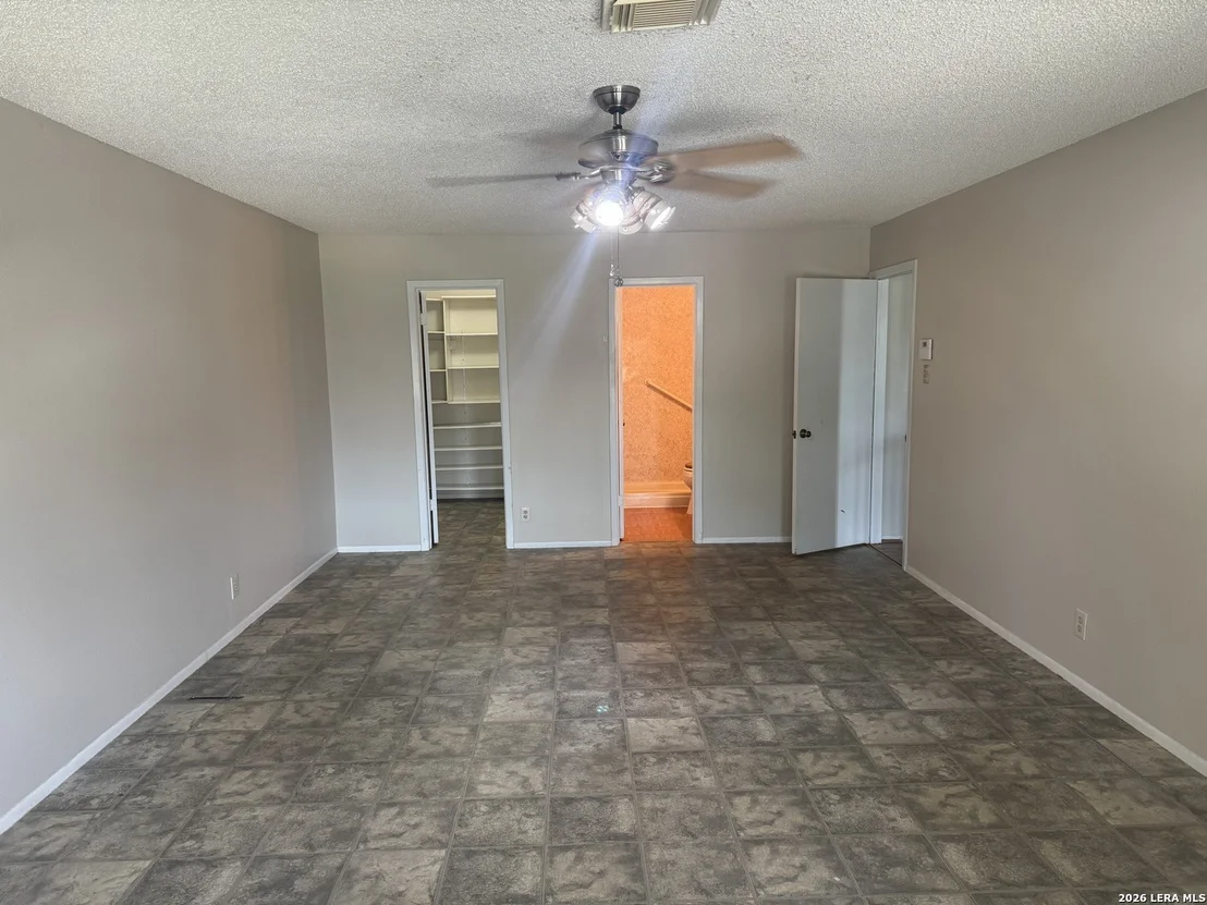 Photo of 7702 Chatsworth