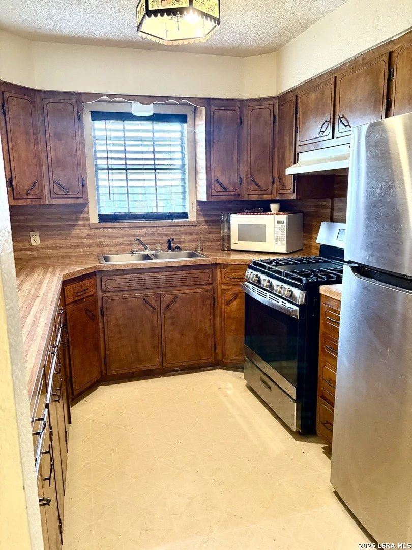 Photo of 413 W AVENUE X