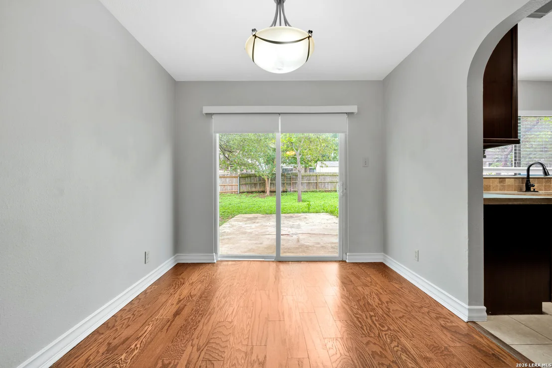 Photo of 7502 Beaver Tree