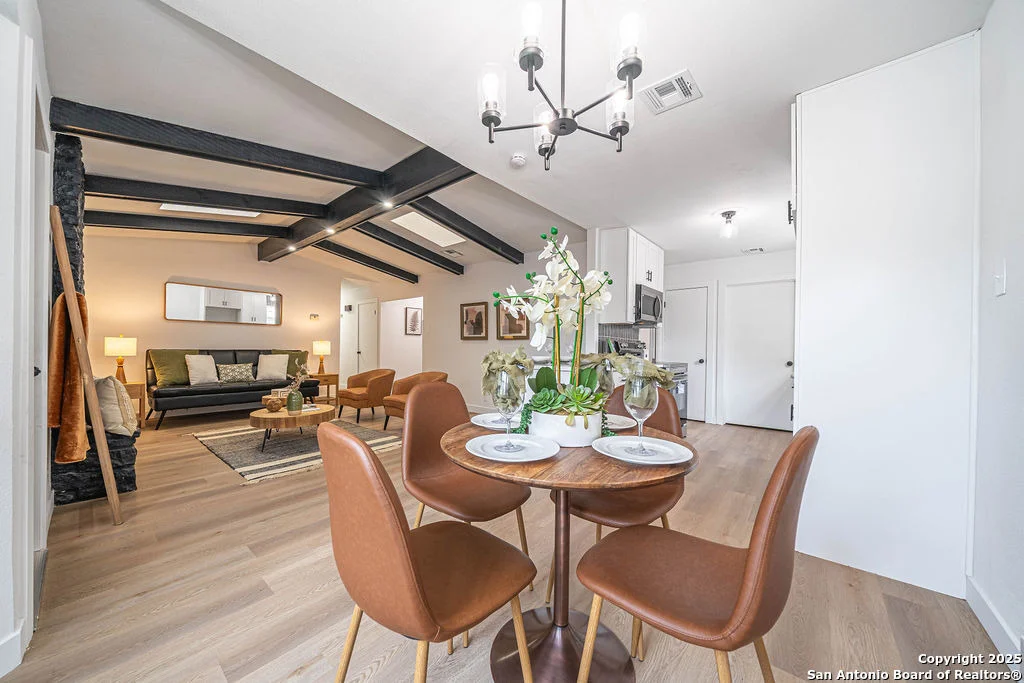 Photo of 7817 Hollow Oak