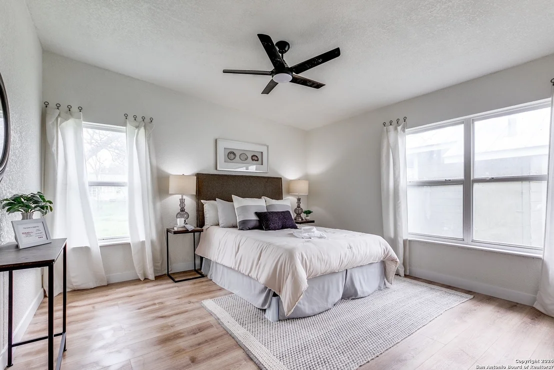 Photo of 115 Antrim Dr
