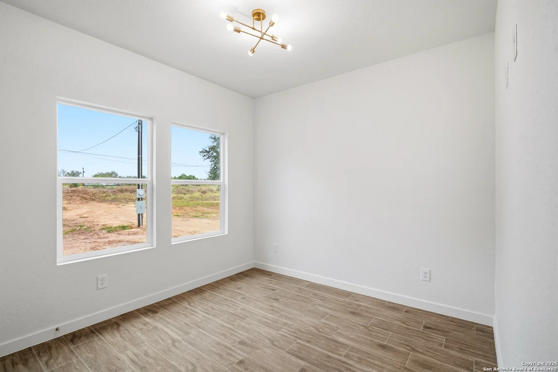Photo of 15129 Norvell