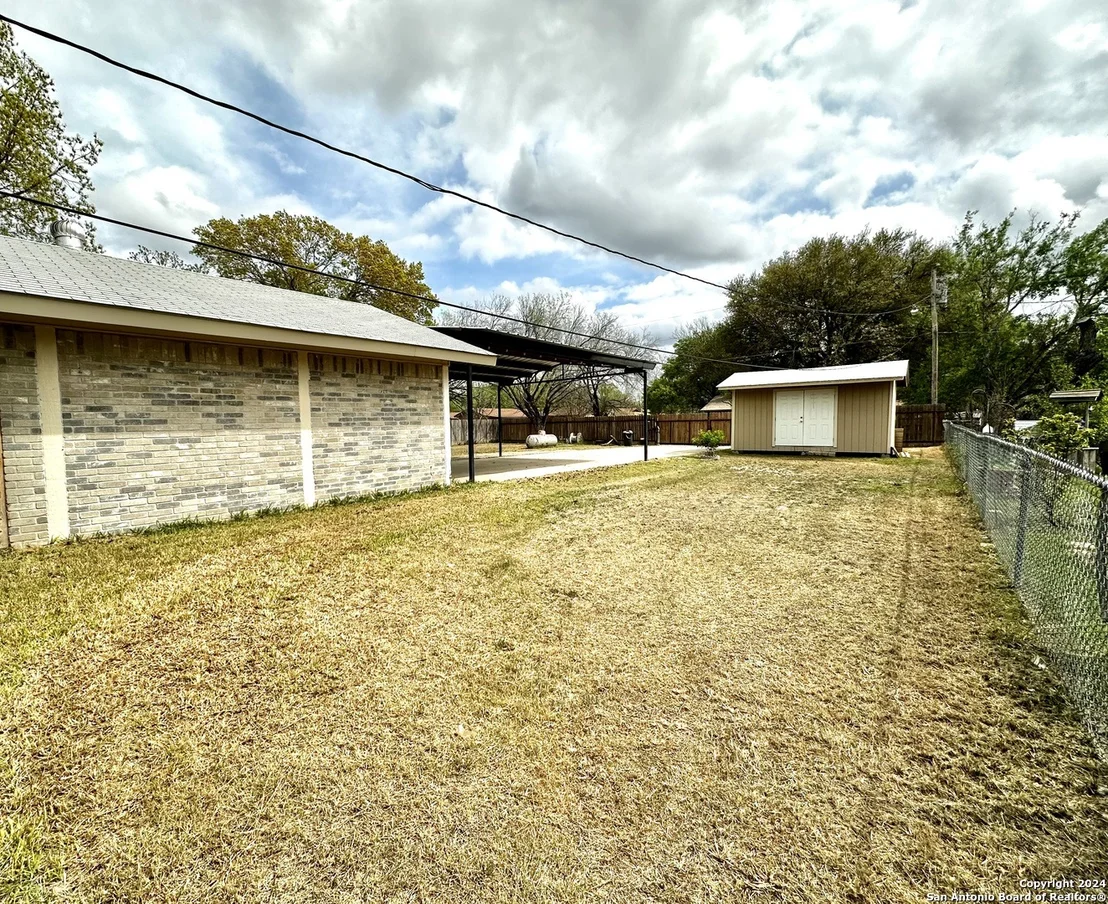 Photo of 125 N Bluebonnet