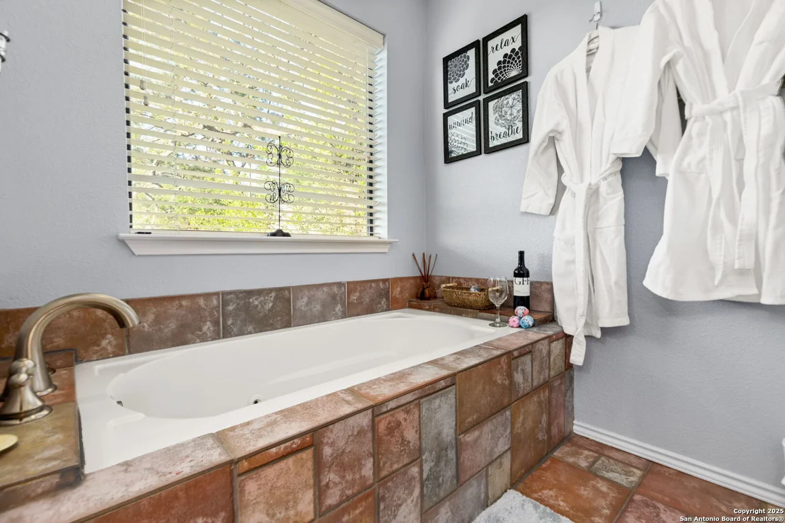 Photo of 1043 LEDGE PATH
