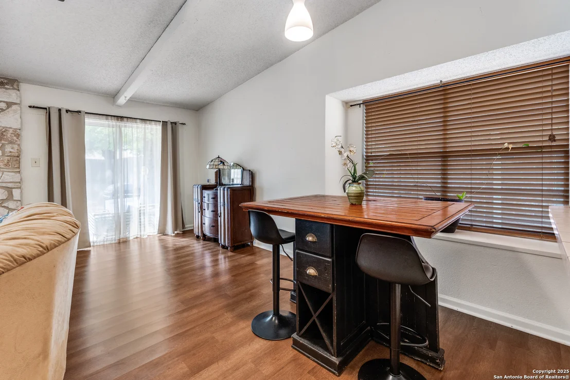 Photo of 4913 Crestwood
