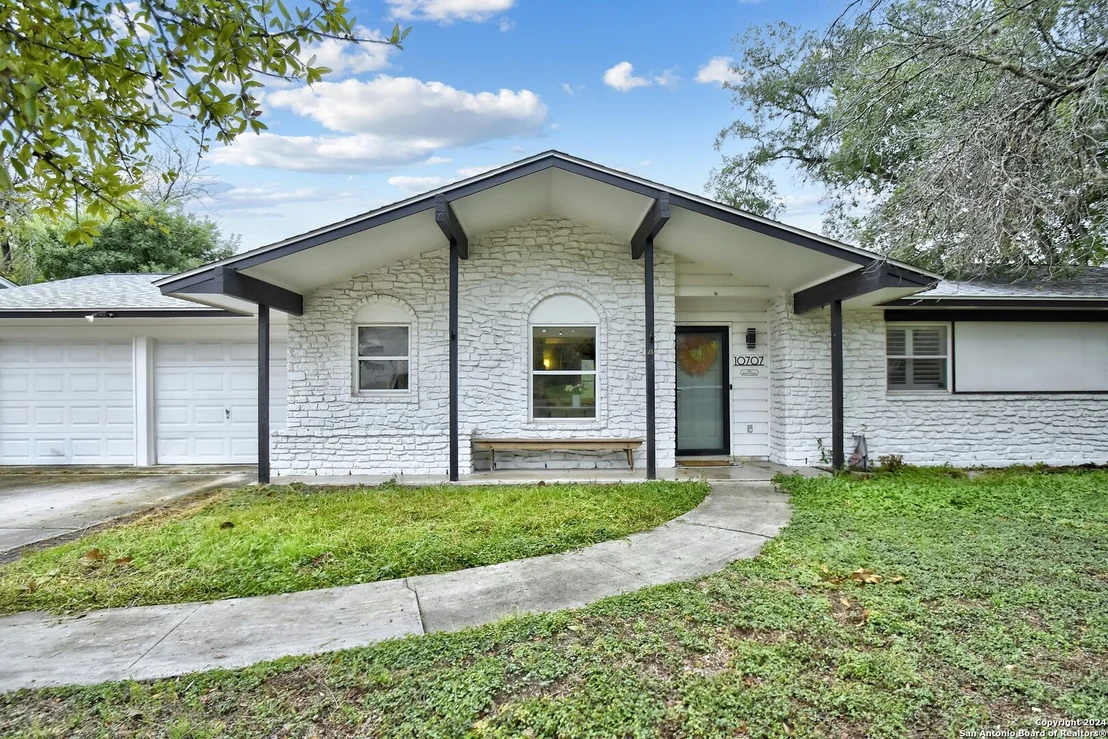 Photo of 10707 Mount Ida