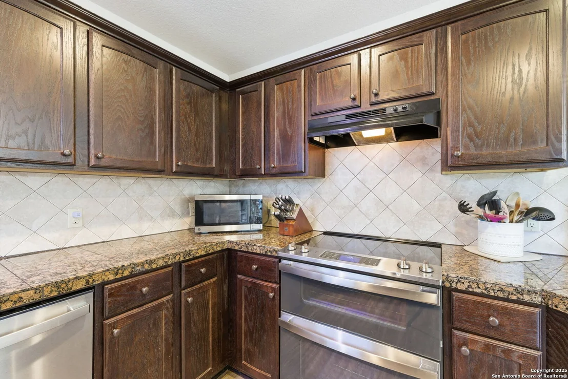 Photo of 2183 Hiline