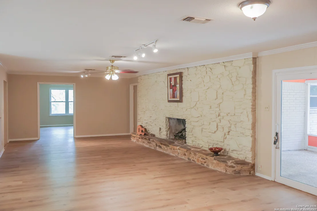Photo of 405 Kimberly Dr
