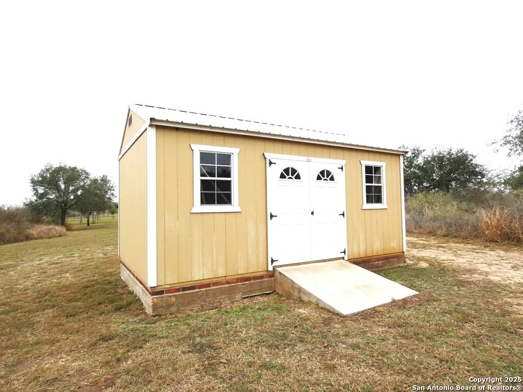 Photo of 283 Live Oak Rd