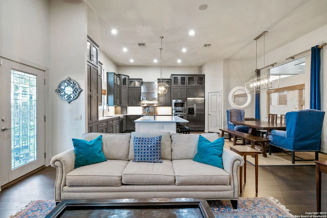 Photo of 8 Benchwood Cir