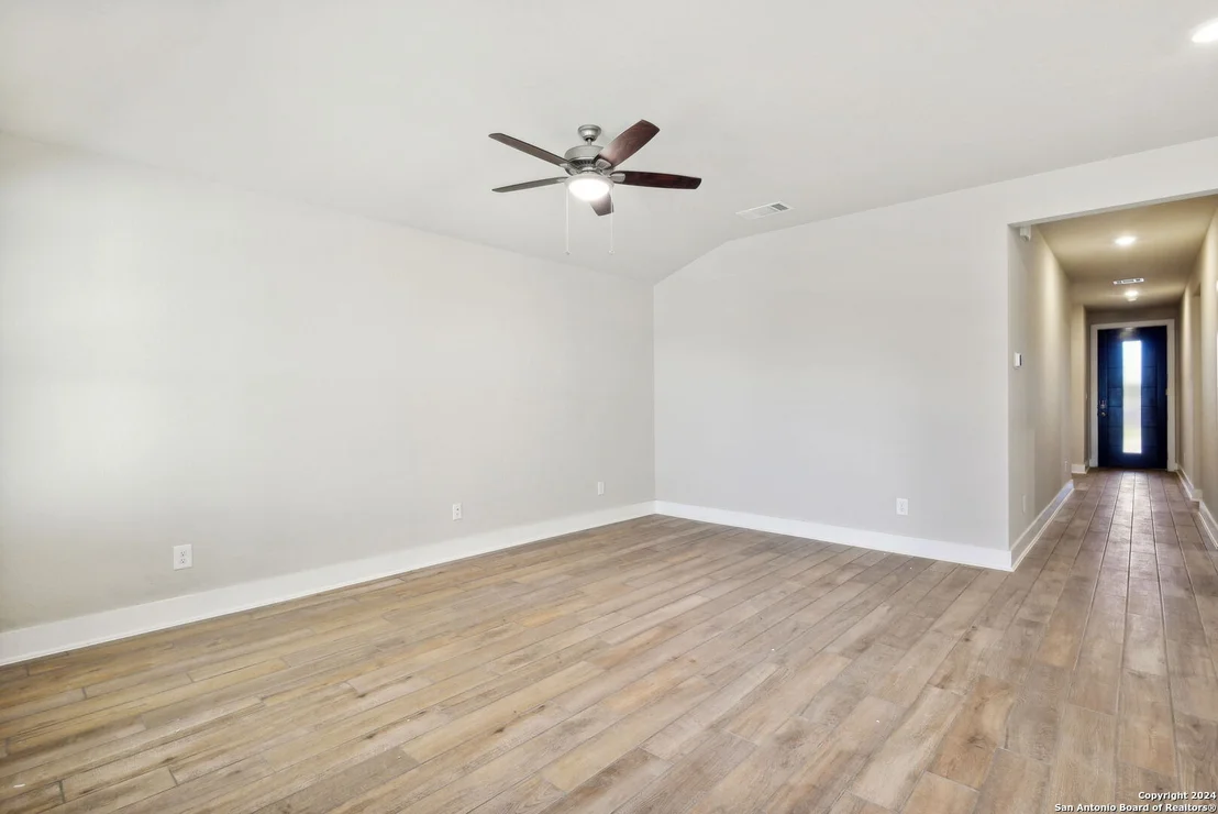 Photo of 6406 Comanche Sky