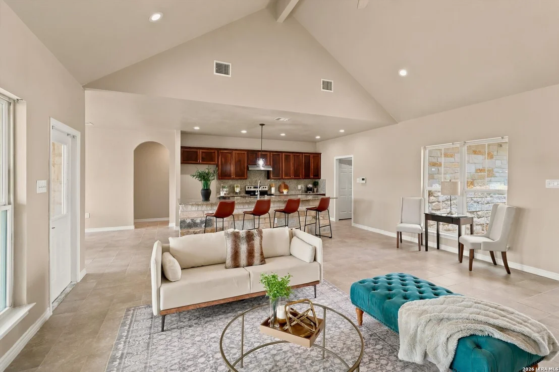 Photo of 200 Lakeview Cir