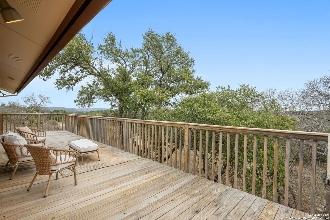 Photo of 404 Lake Side Circle