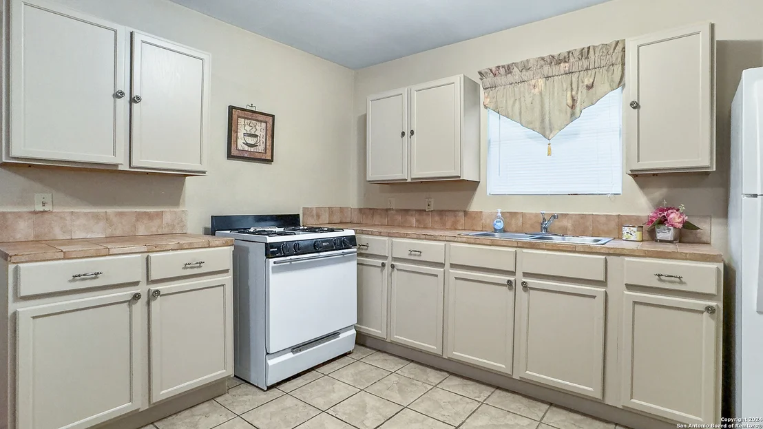 Photo of 331 Aaron Pl