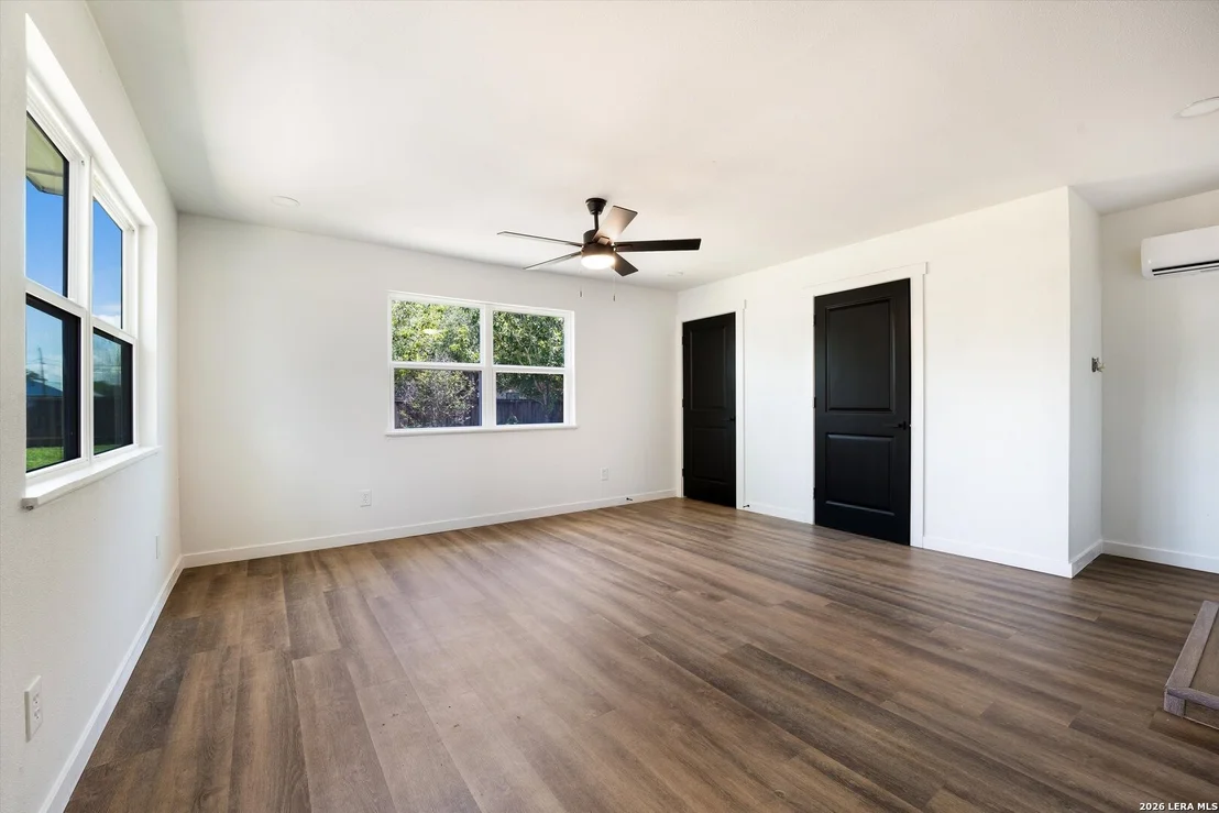 Photo of 536 Commerce St