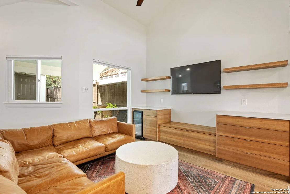 Photo of 3467 River Way