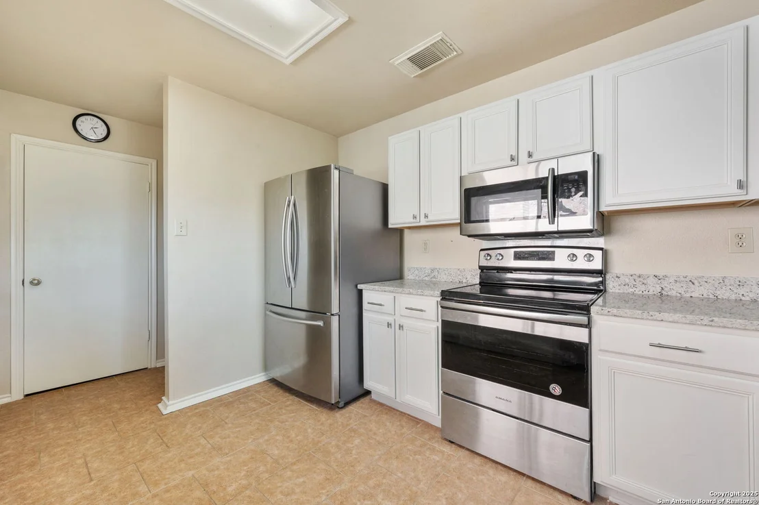 Photo of 7423 LEGEND POINT DR