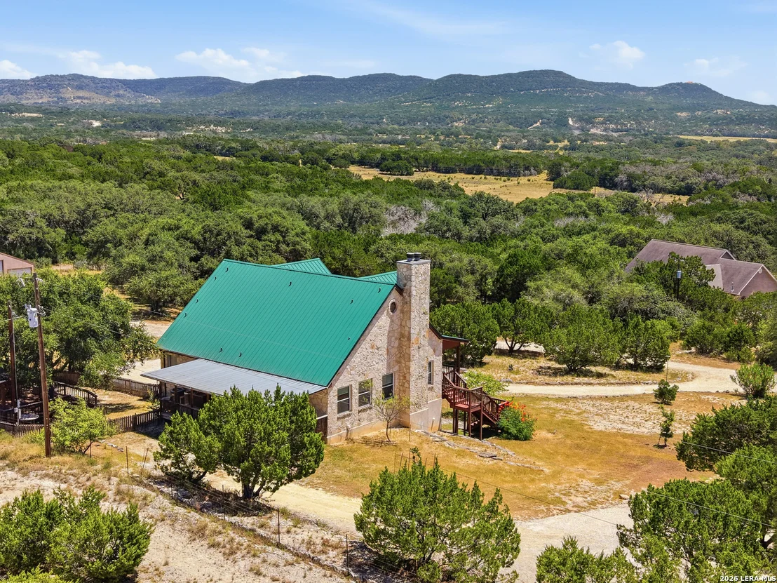 Photo of 412 Bear Springs Trl