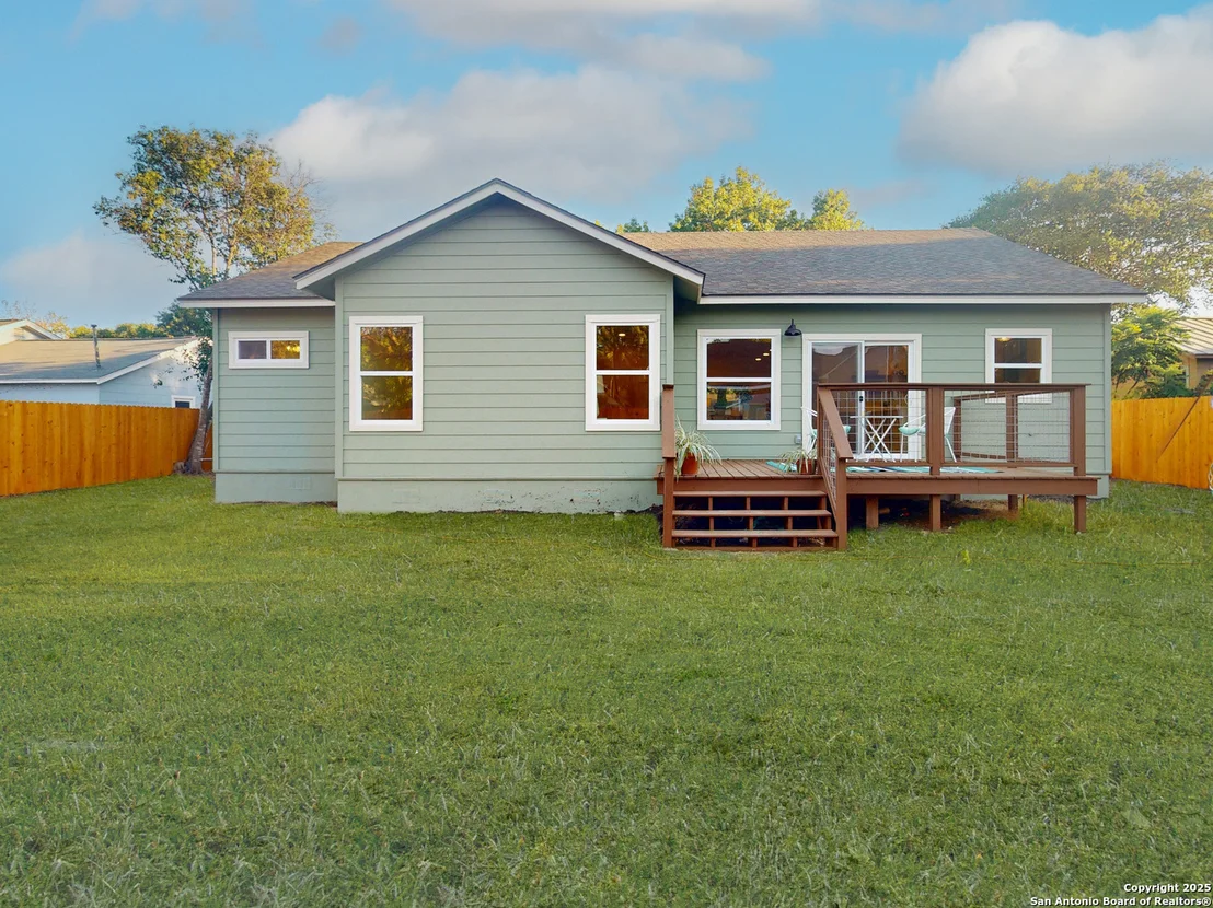 Photo of 141 CHEVY CHASE DR