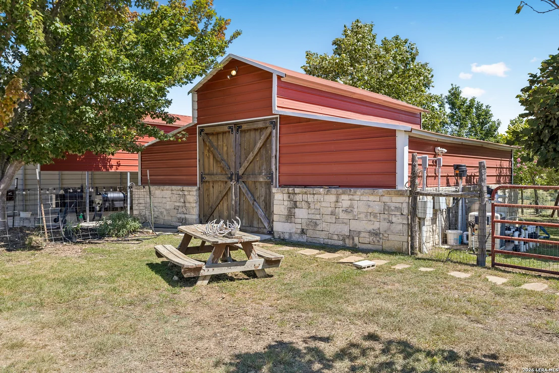 Photo of 652 OVERLOOK DR