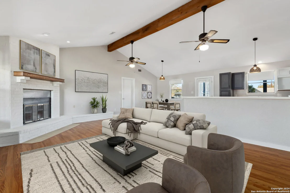Photo of 8 ROSELAWN CIR