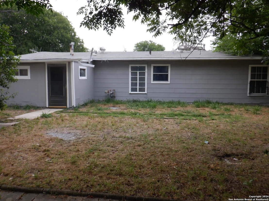 Photo of 234 CHARCLIFF DR