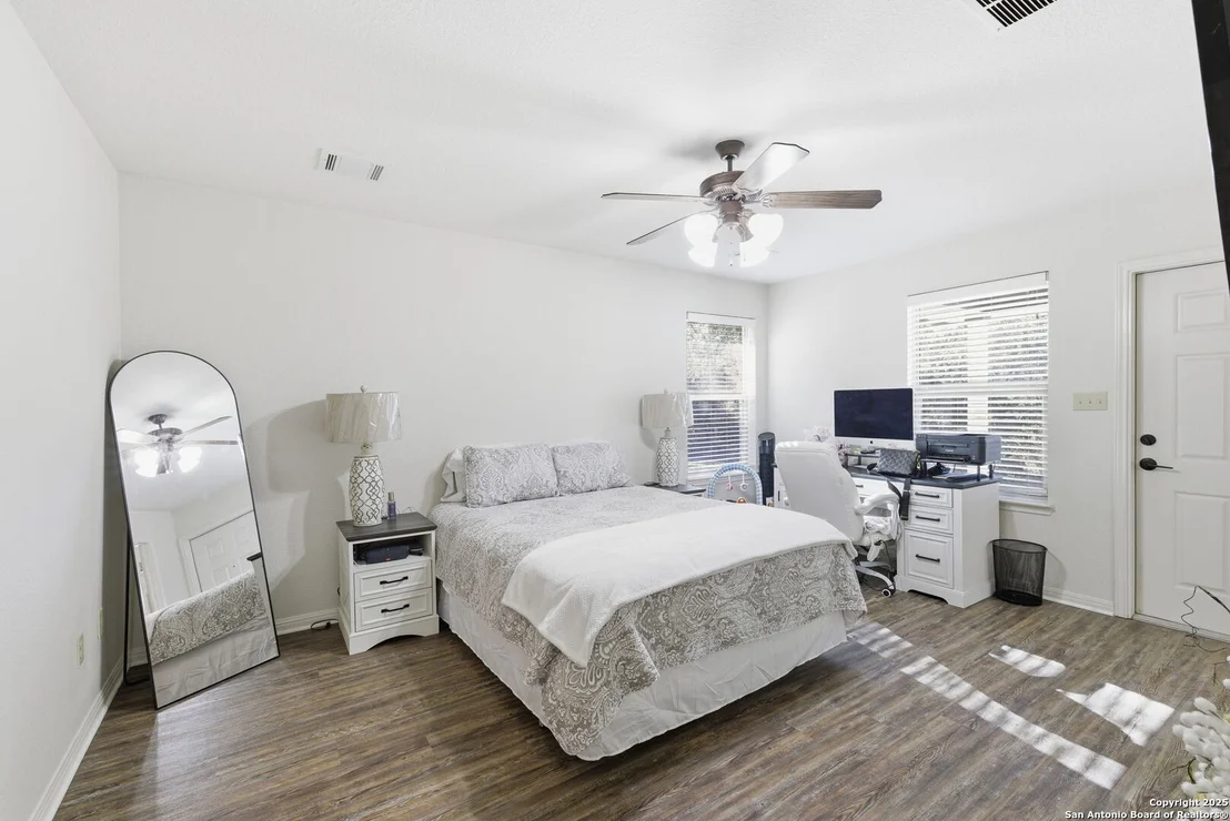 Photo of 2183 Hiline
