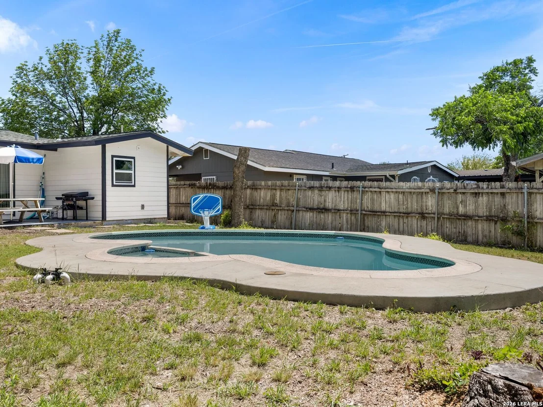 Photo of 503 Pickwell Dr