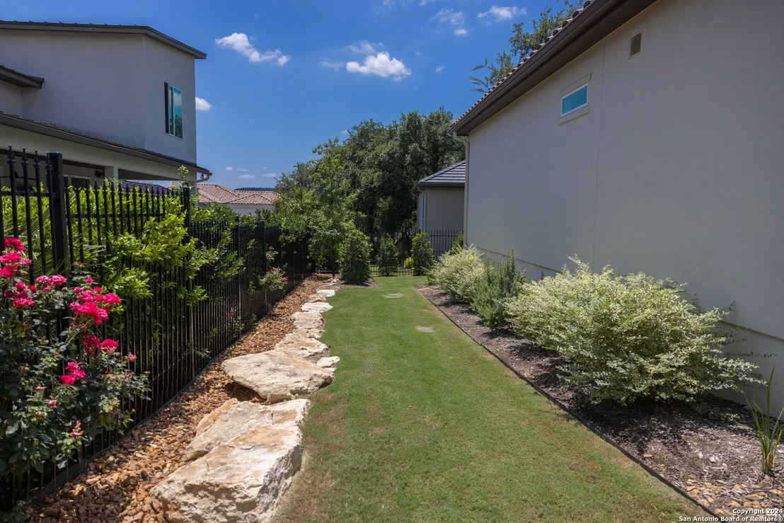 Photo of 7206 BLUFF RUN