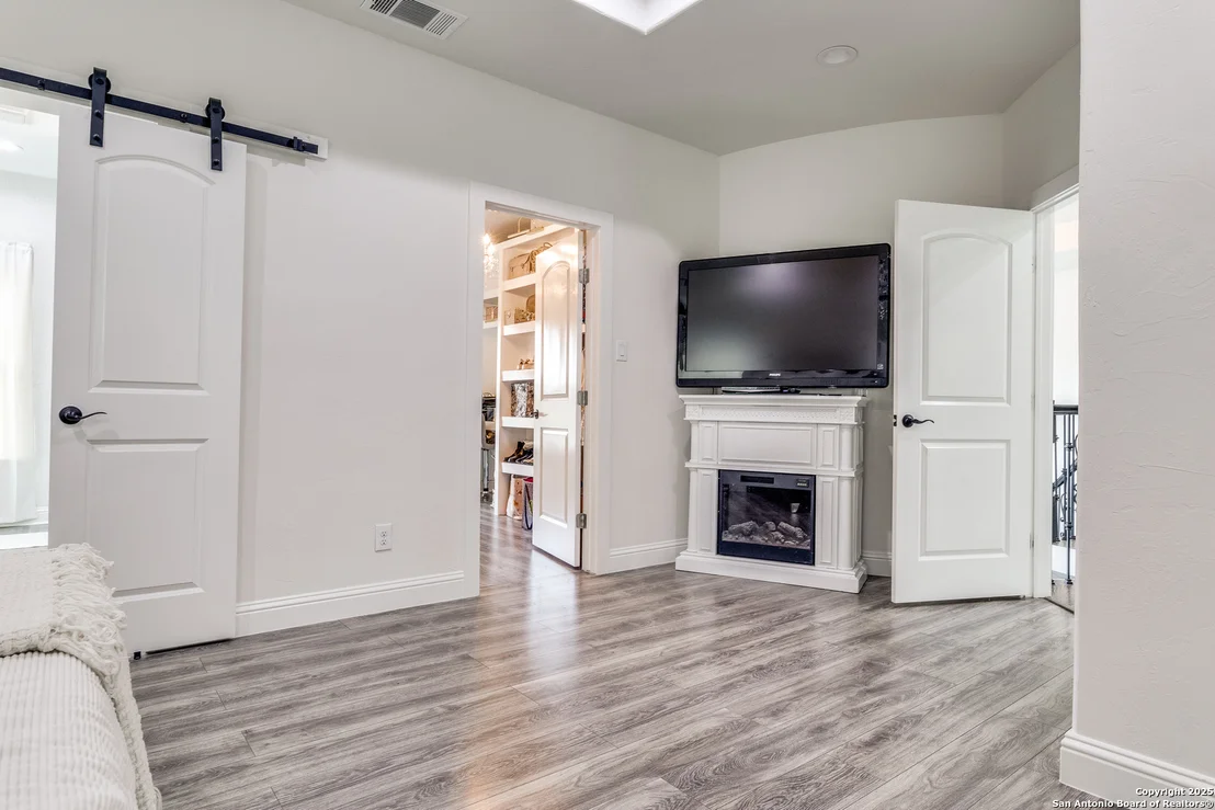 Photo of 1071 Hidden Valley