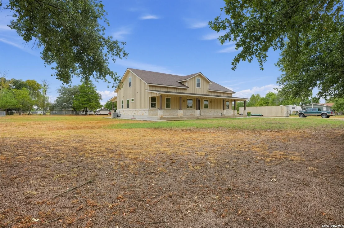 Photo of 105 OAK VIEW DR