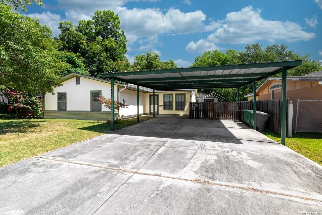 Photo of 555 Dawnview