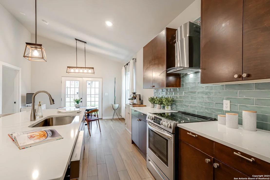 Photo of 550 BELMONT