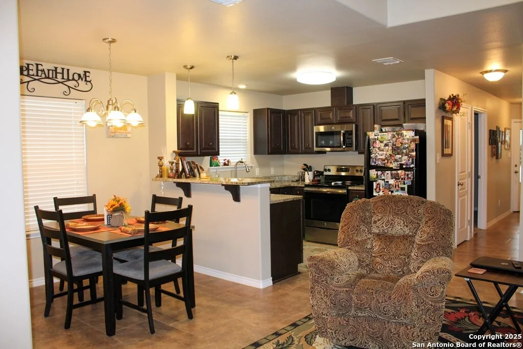 Photo of 906 W Bates