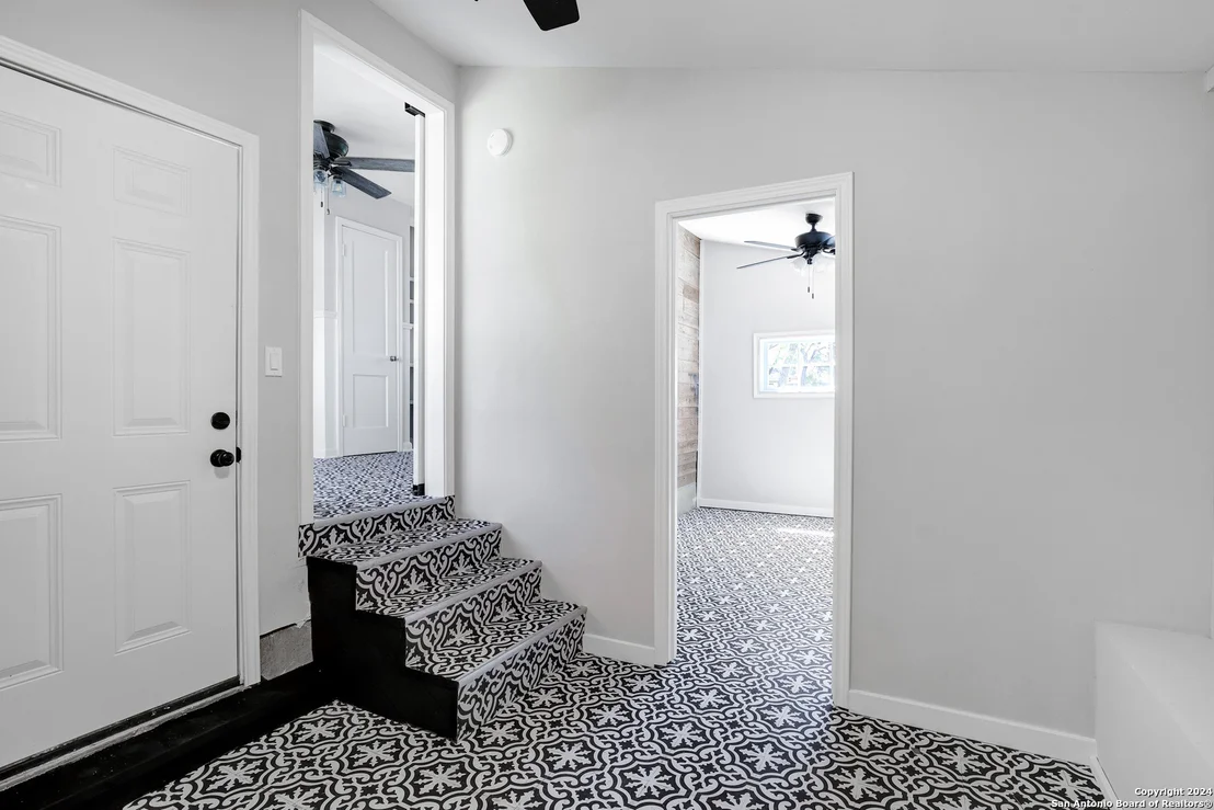 Photo of 327 SUMNER DR