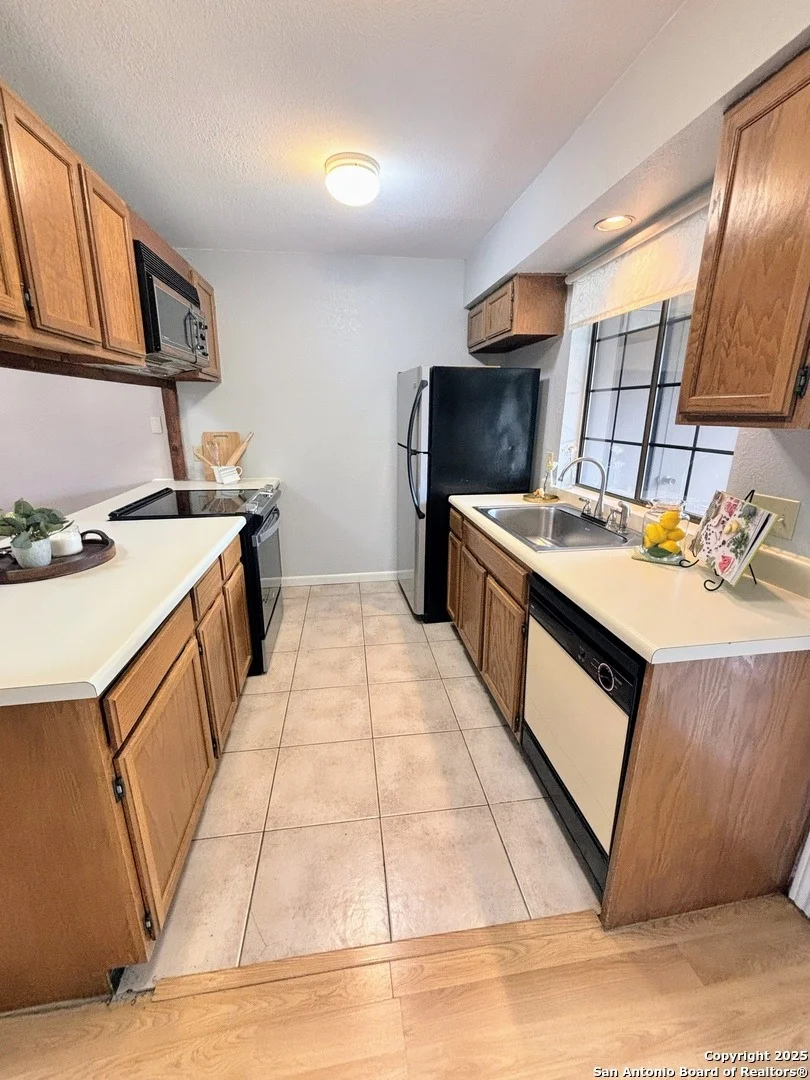 Photo of Unit 4 at 8611 Datapoint