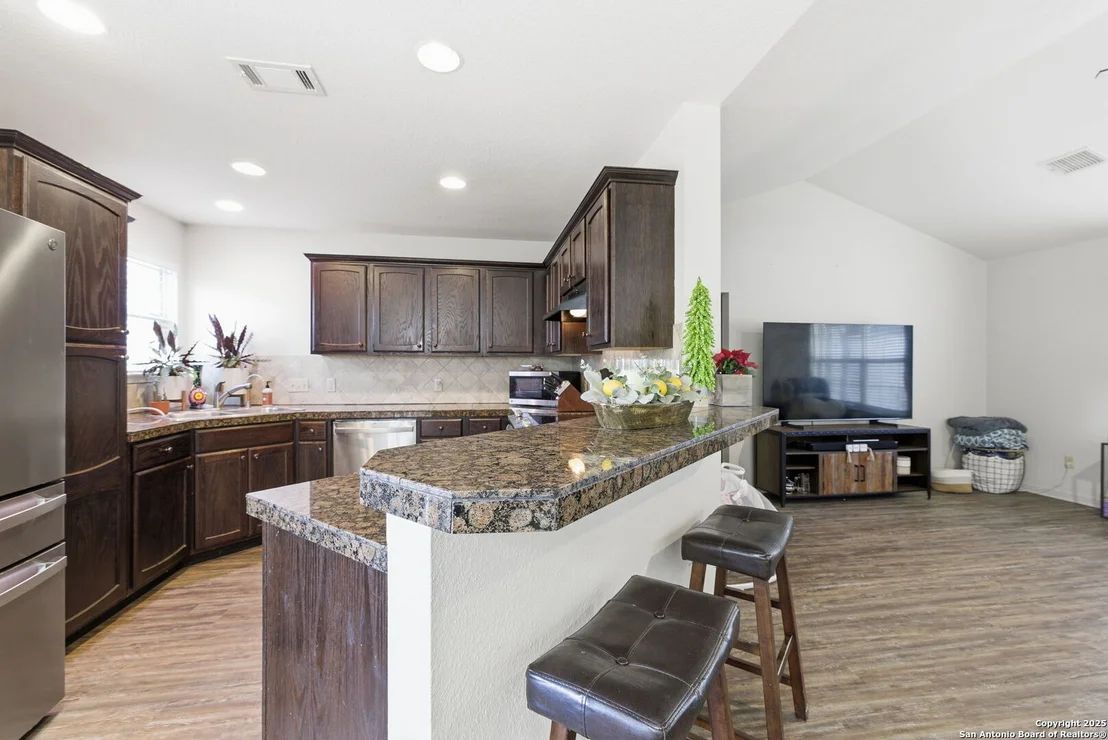 Photo of 2183 Hiline