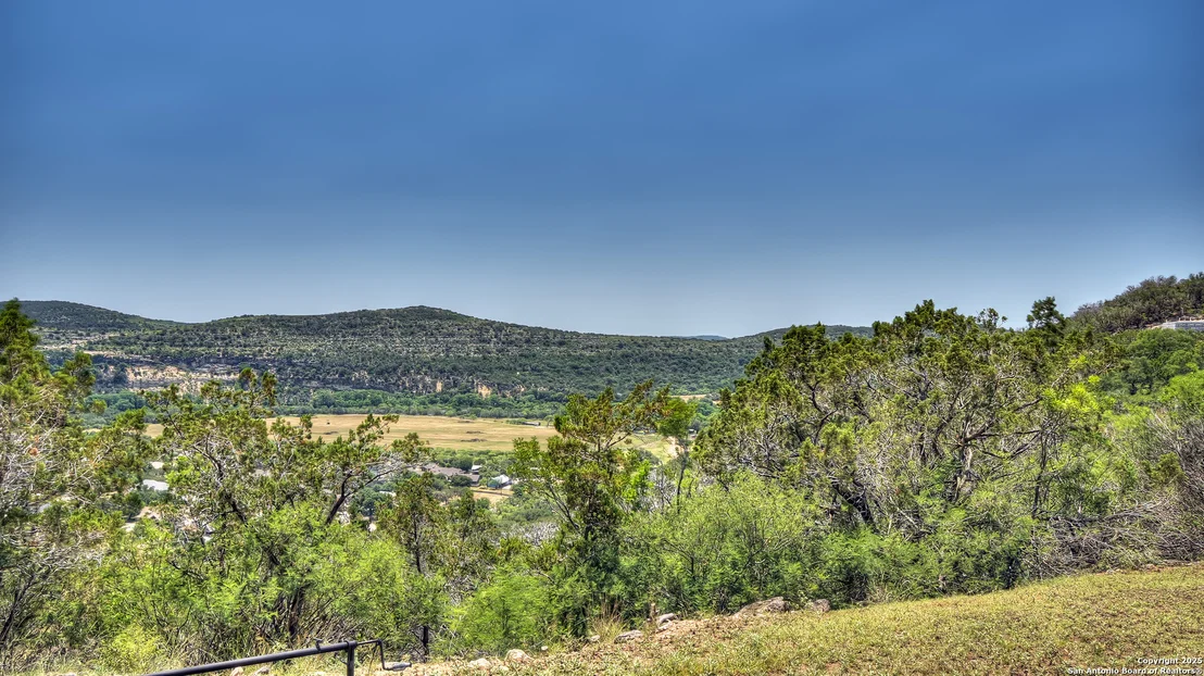 Photo of 700 Cat Claw Mountain