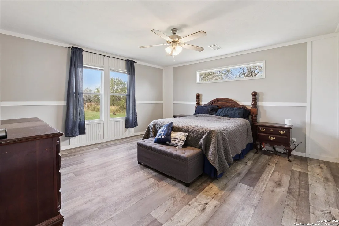 Photo of 385 Forest Oaks