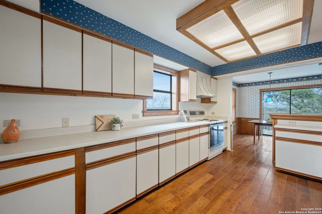 Photo of 404 Lake Side Circle