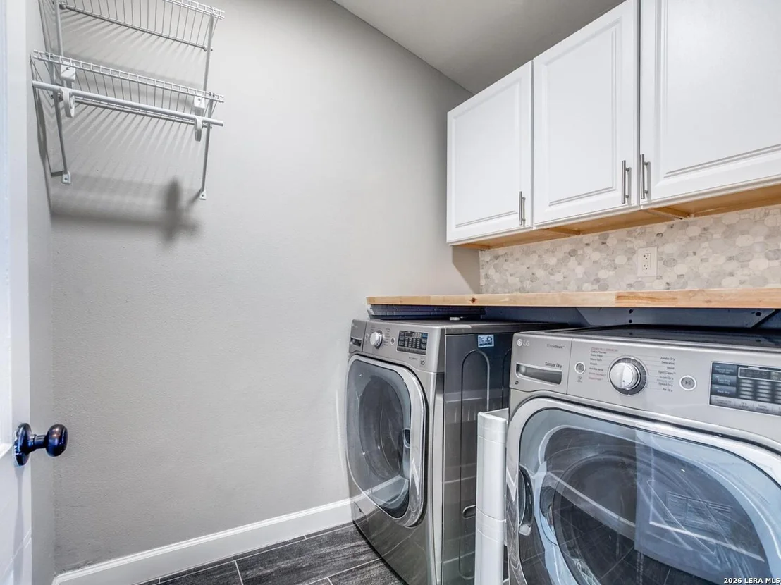 Photo of 411 Devonshire Dr