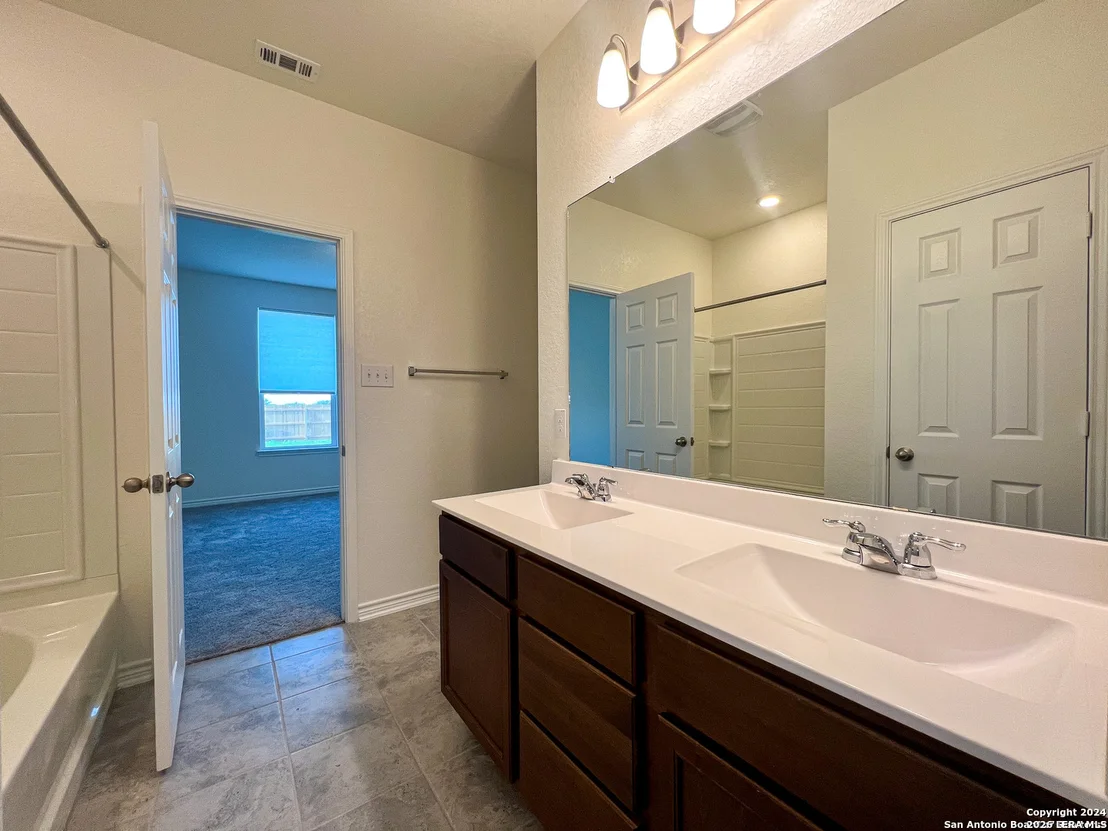 Photo of 4555 Whispering Oak