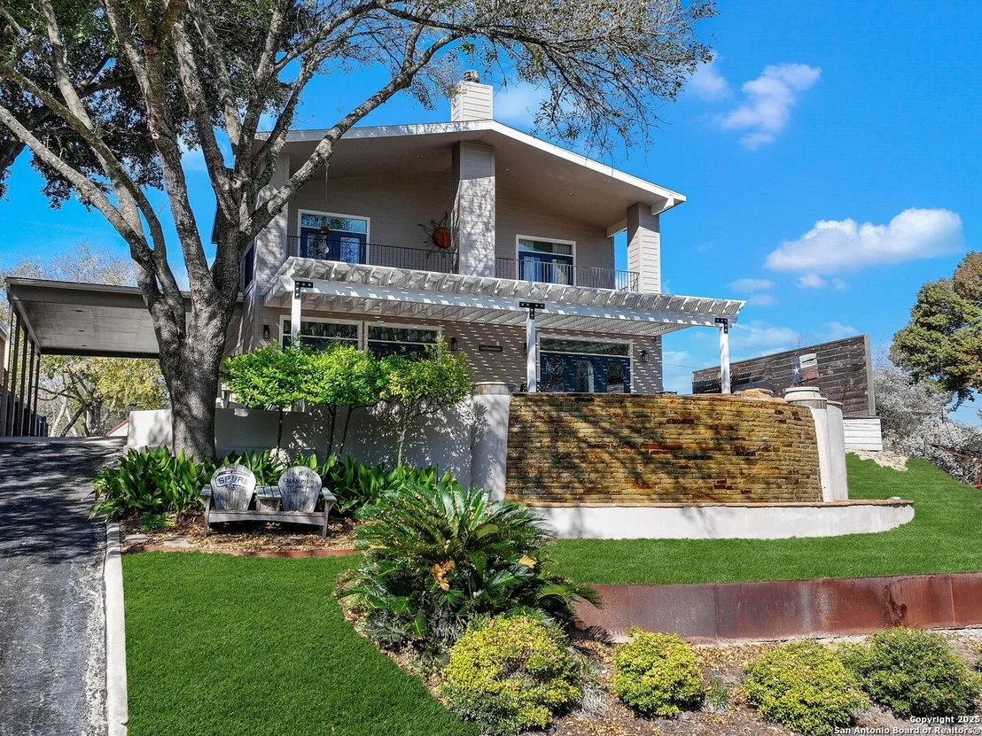 Photo of 705 RIDGEROAD DR