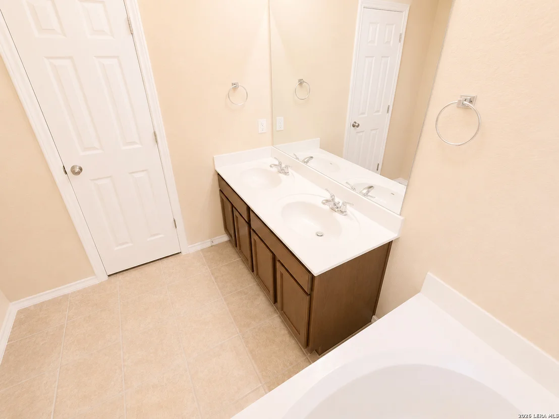 Photo of 535 DIANA DR